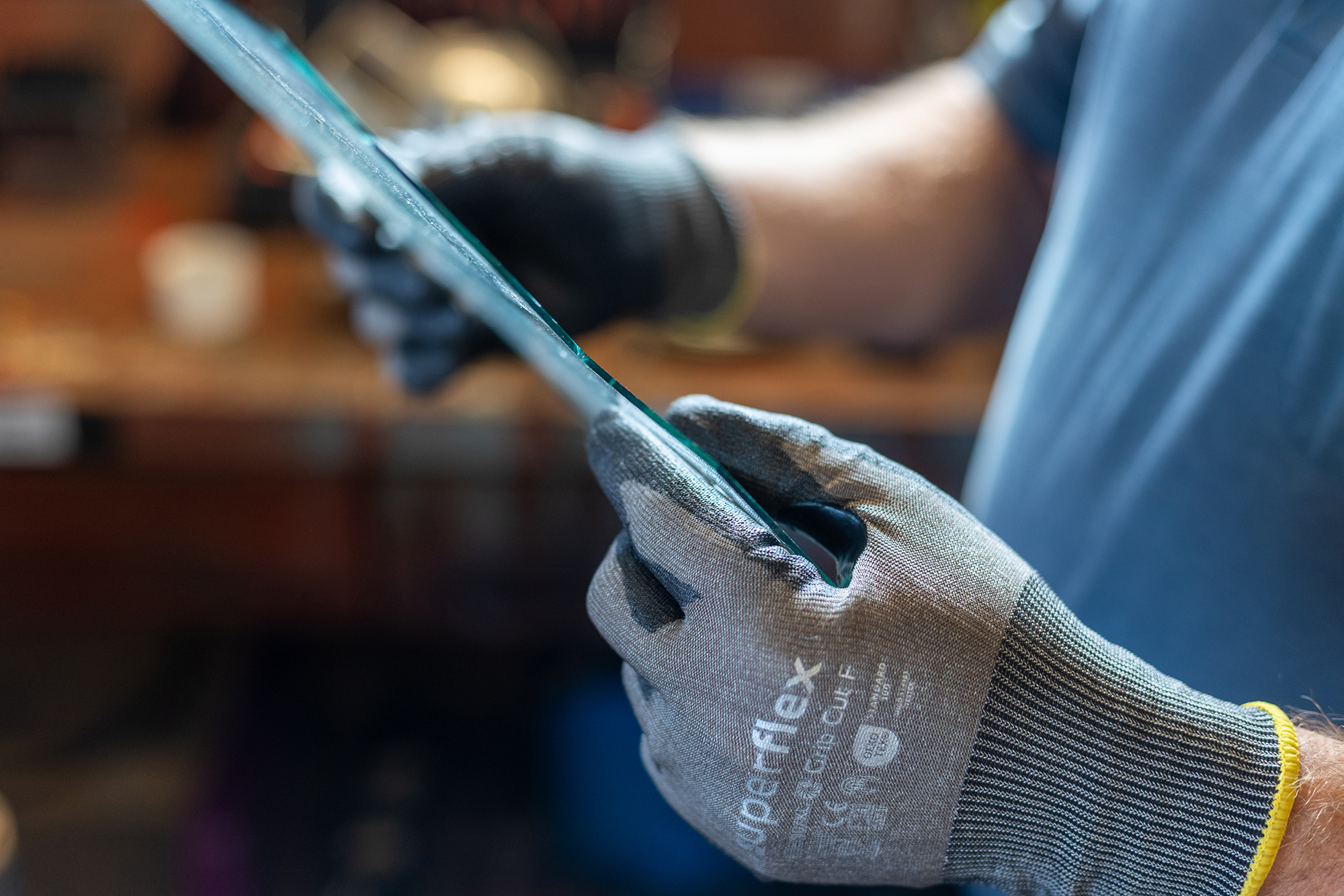 Superflex Grip Cut F cut-resistant work glove handling glass