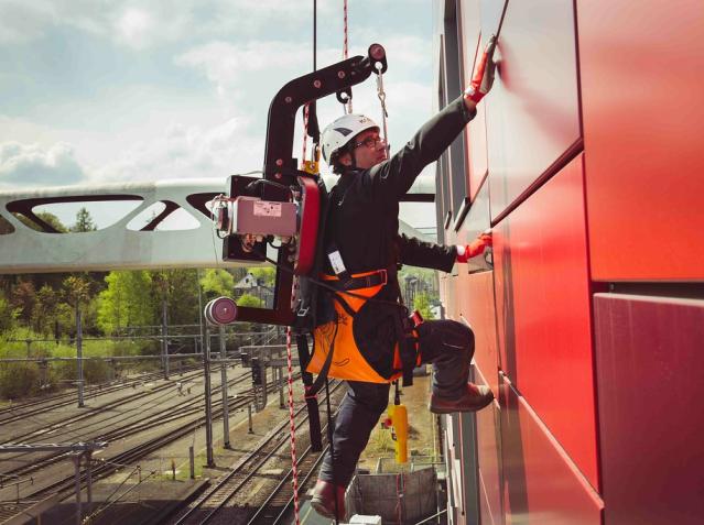 Install fallprotection anywhere needed with help guidance from Stennevad.